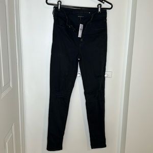 American Eagle Black Ripped Jean size 6 stretch, tag on